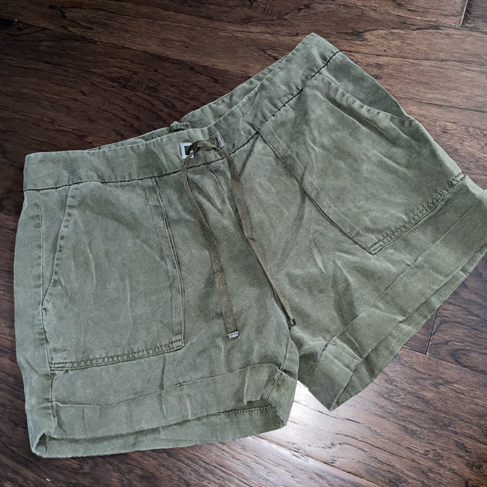 Size 4 women’s green shorts
